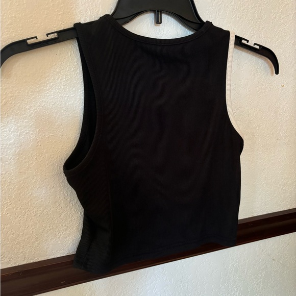 Trendy Two-Tone Sleeveless Shirt - Size S - Picture 3 of 4